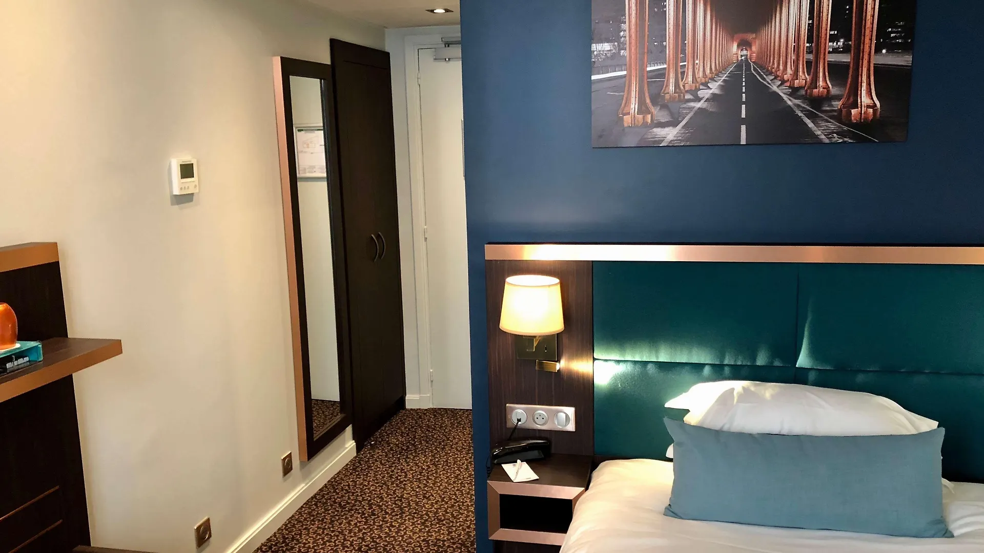 Western Empire Elysees Hotel 3*