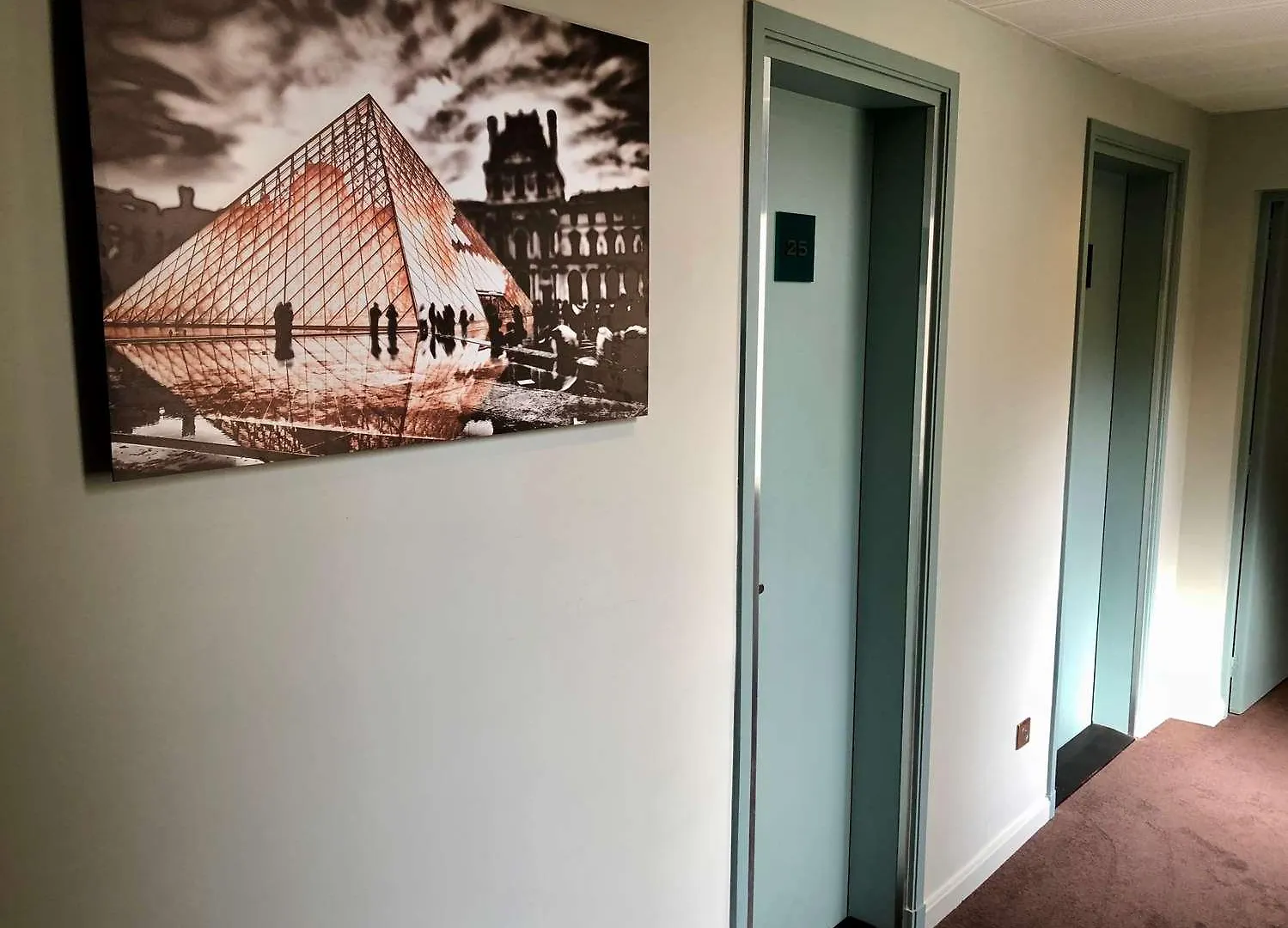 Western Empire Elysees Hotel 3*
