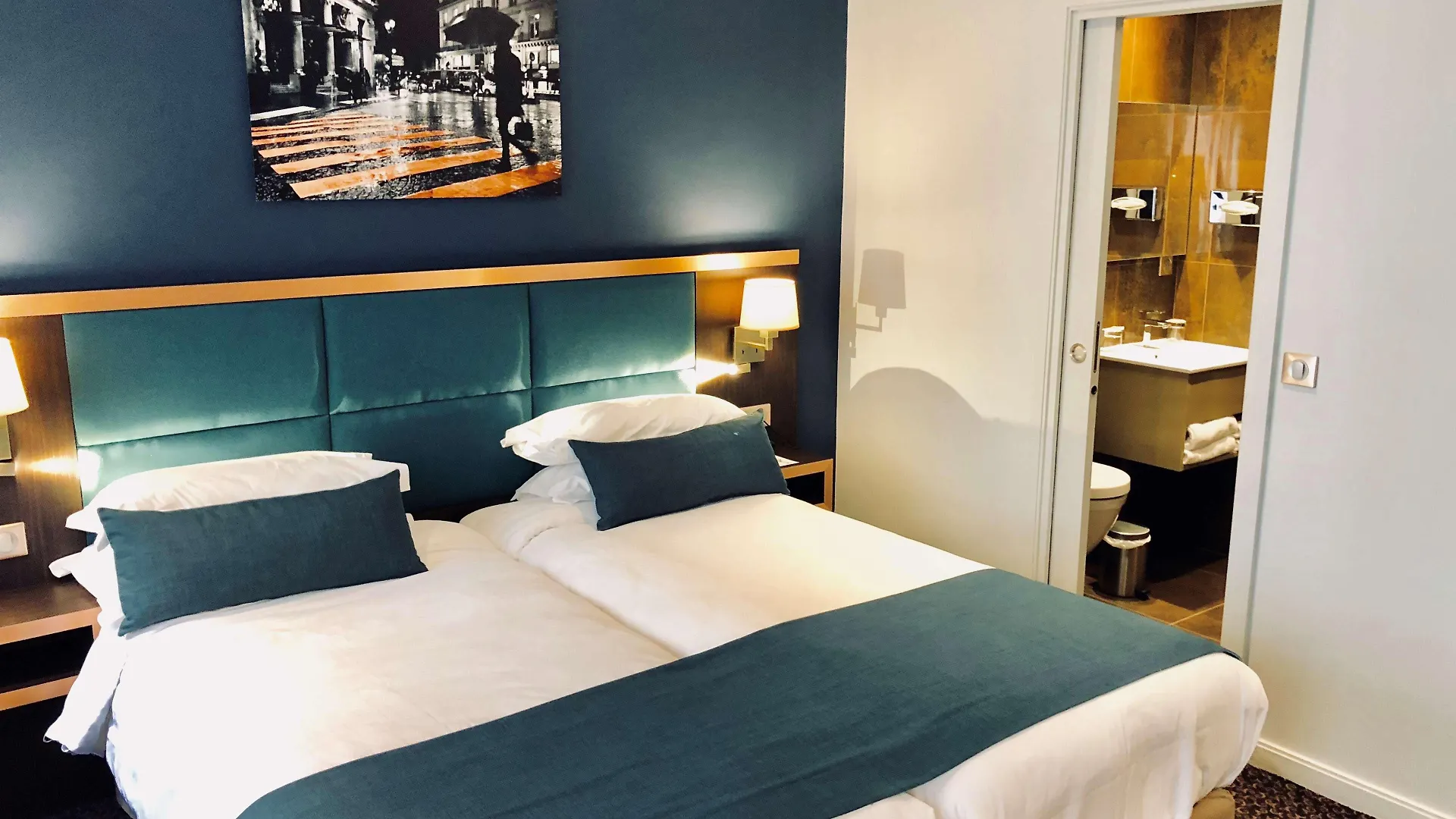 Western Empire Elysees Paris